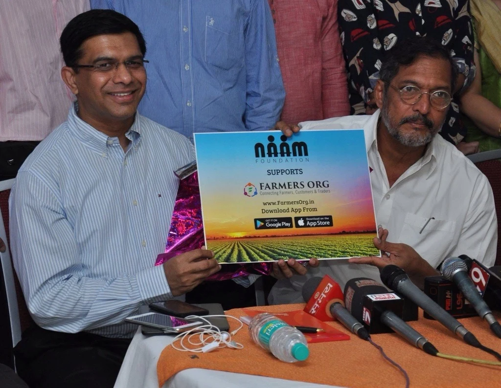 Farmers Org उपक्रमाच्या उद्घाटनप्रसंगी मंदार जोगळेकर आणि नाना पाटेकर